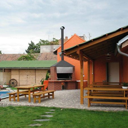 Penzion A Restaurace U Hroznu Velké Bílovice 외부 사진