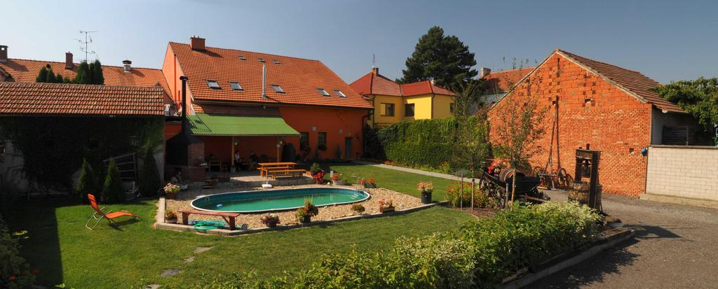 Penzion A Restaurace U Hroznu Velké Bílovice 외부 사진