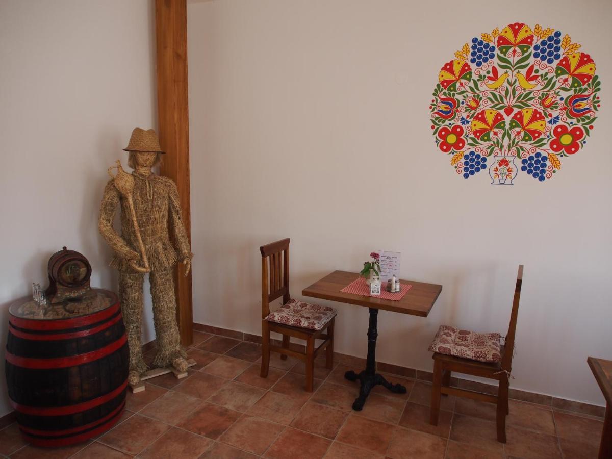 Penzion A Restaurace U Hroznu Velké Bílovice 외부 사진