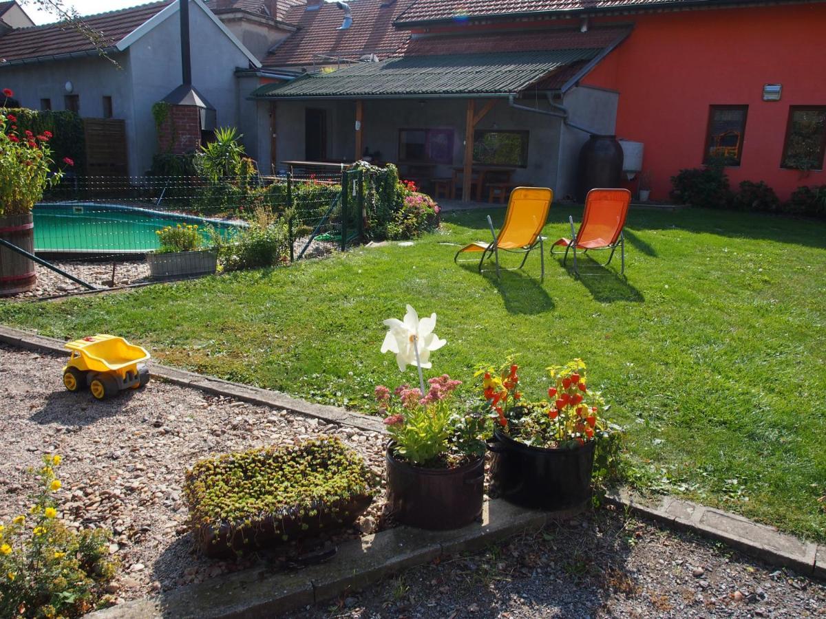 Penzion A Restaurace U Hroznu Velké Bílovice 외부 사진