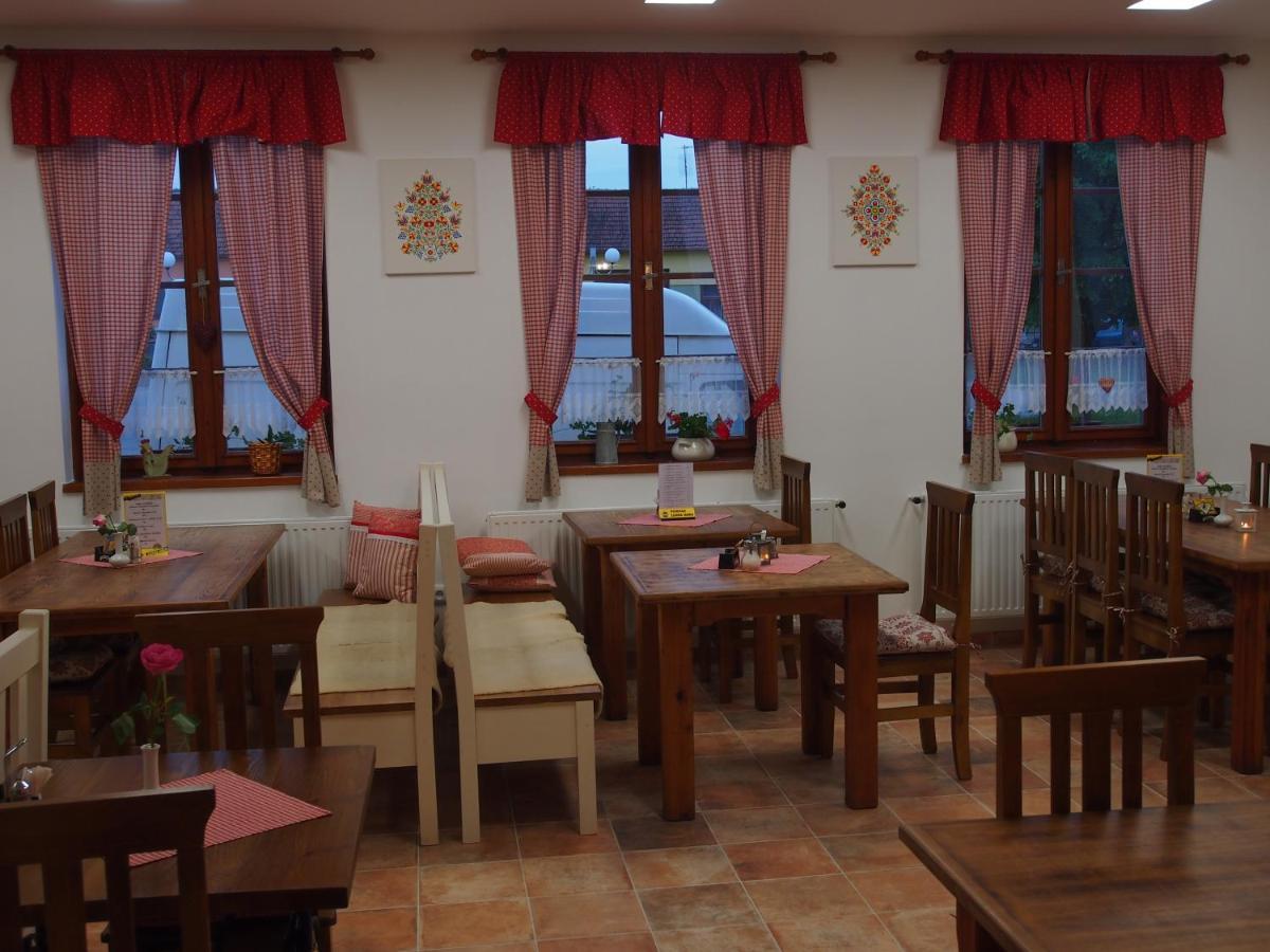 Penzion A Restaurace U Hroznu Velké Bílovice 외부 사진